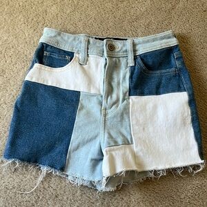 Color block Ultra High-Rise Mom Short
